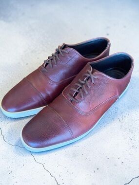 Allen Edmonds Mens Sneakers 9 D Red Burgundy Pebbled Leather Cap Toe